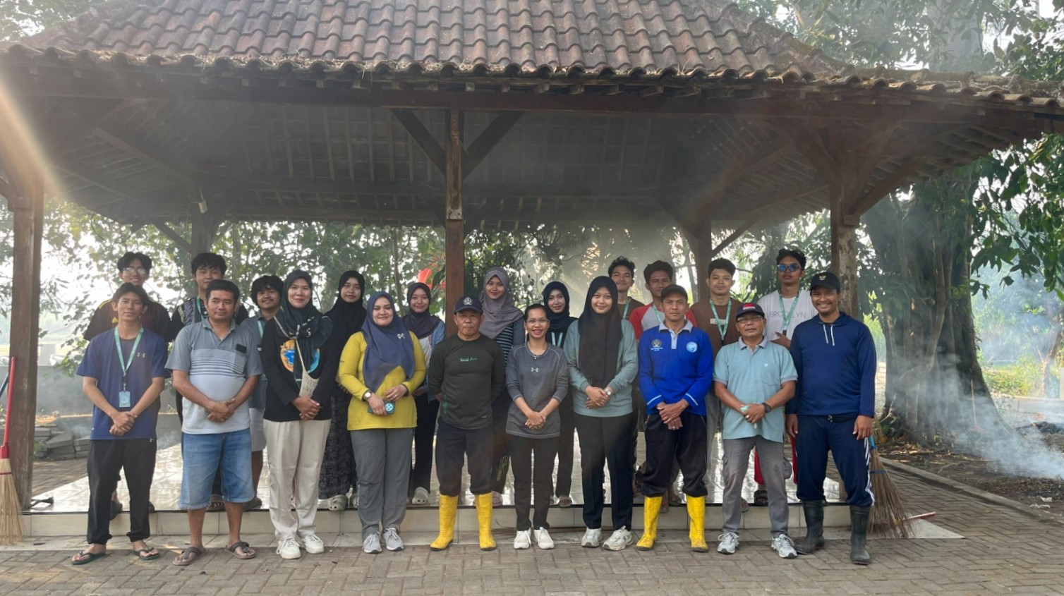 Kerja Bakti Bersihkan Kunden Dusun Blumbang